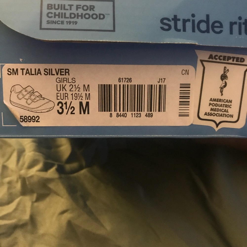 Infant walking shoe
